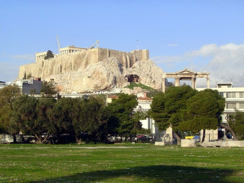The arch against the backdrop of the Acropolis.