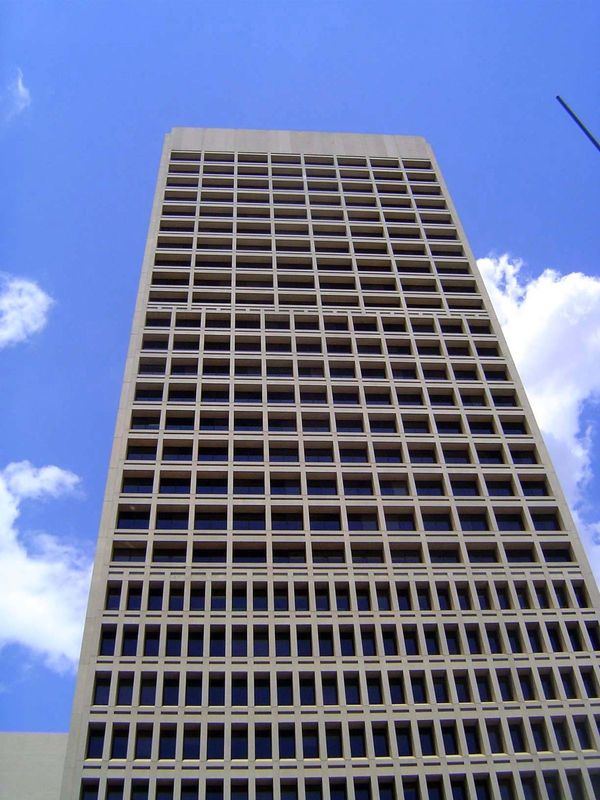 Kerr-McGee's 1968 building was the city's first big post-war highrise. The sale of the company in 2006 to Houston-based Anadarko gave pause 