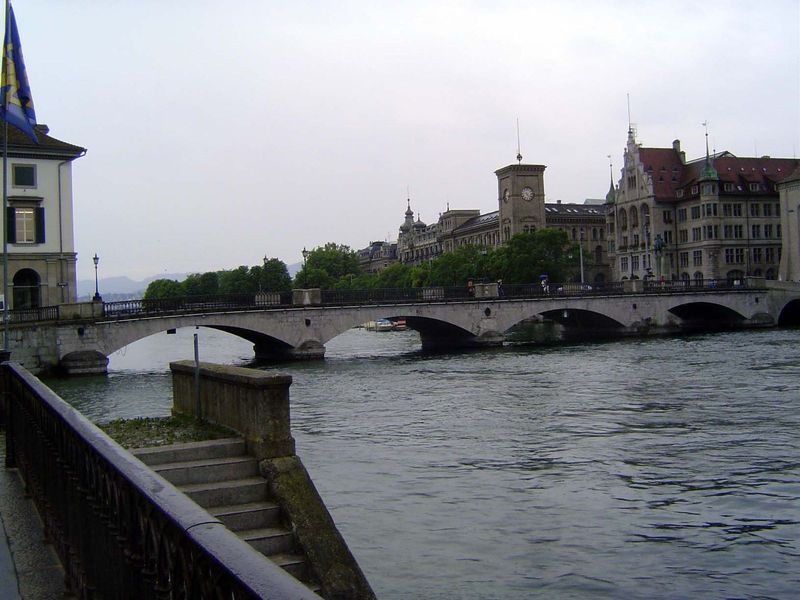 The swift Limmat, which flows from the lake.
