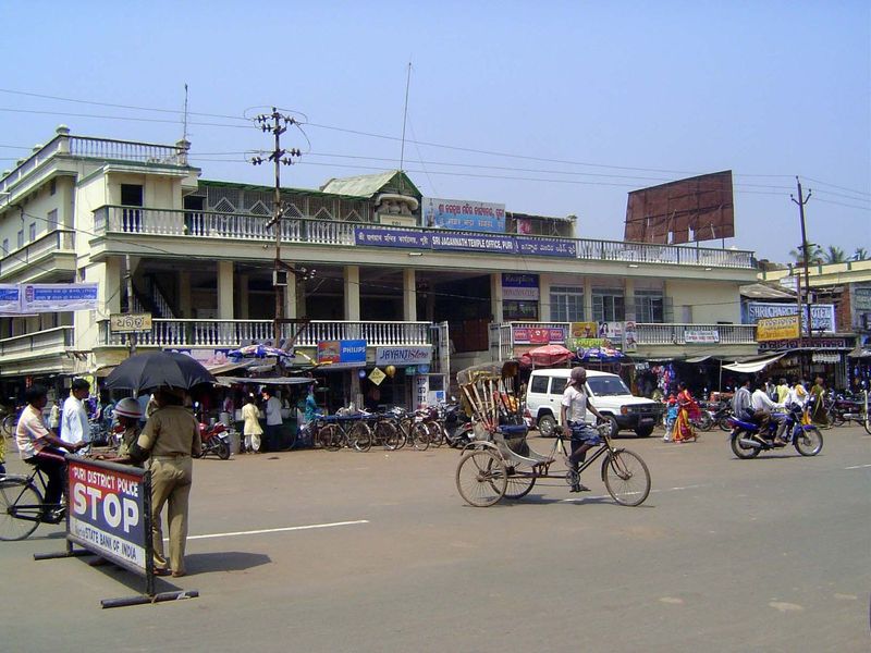 Plenty of cycle rickshaws.