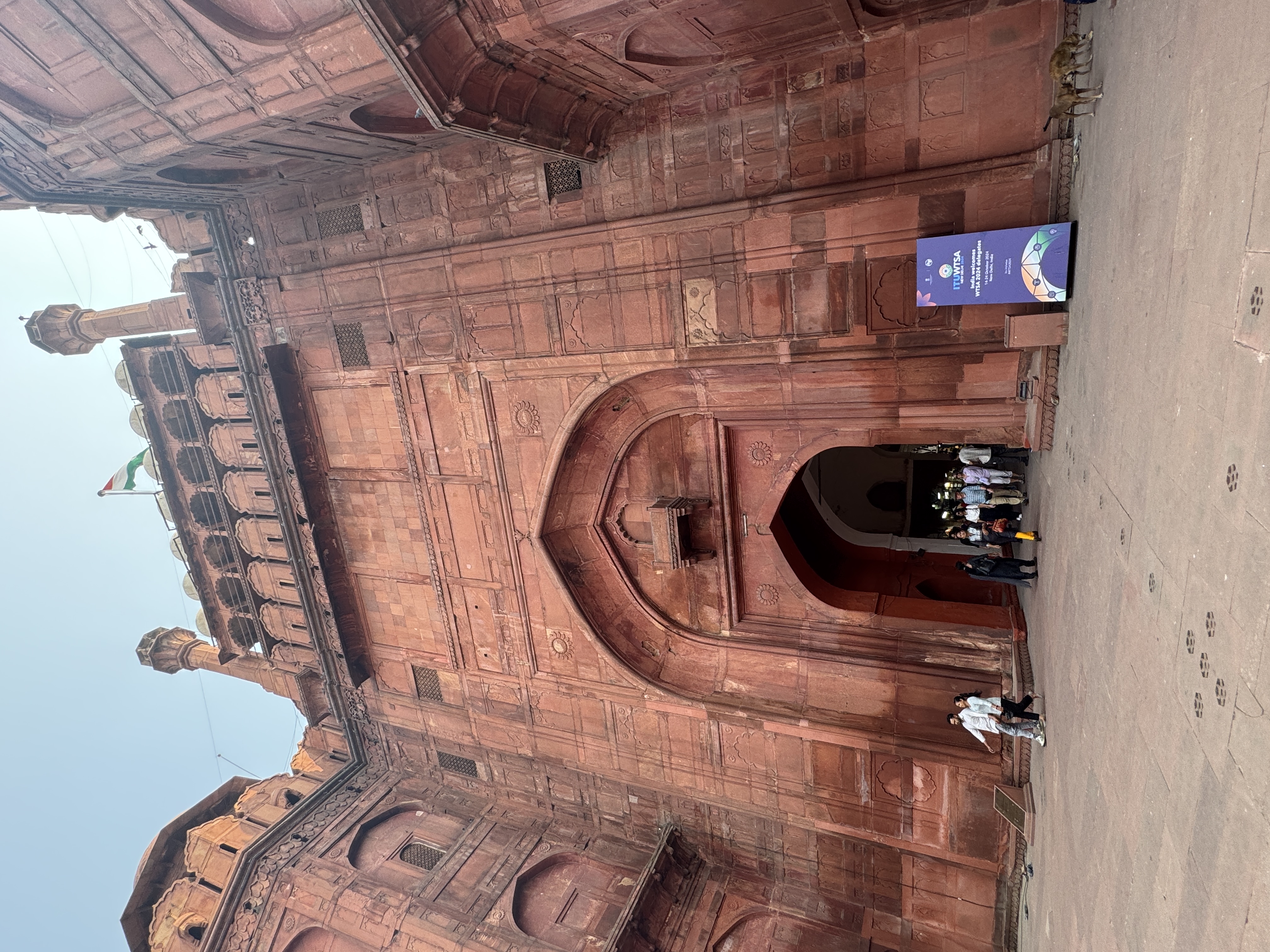 The west or Lahore Gate, built by Shah Jahan and seen here from within the enclosing barbican added by Aurangzeb.  I didn't like it or disli
