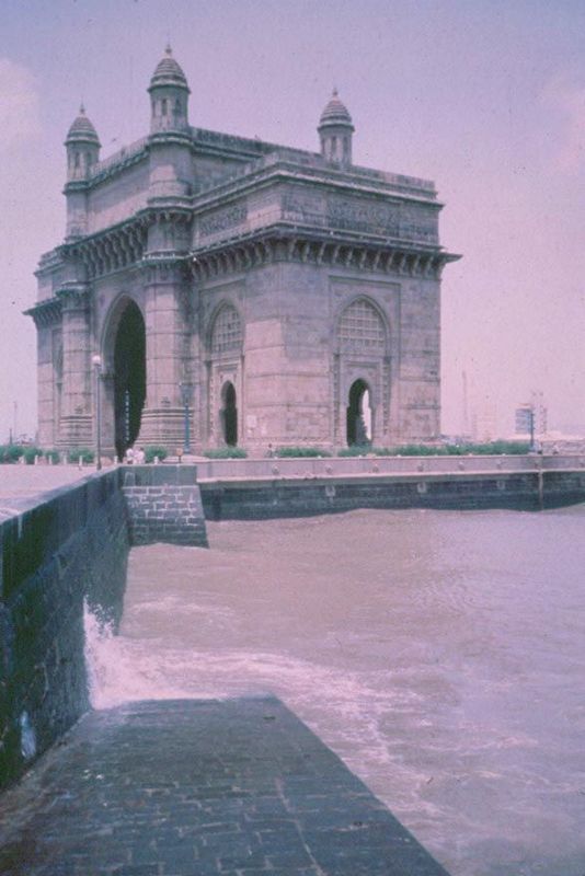 The Gateway appears in a million tourist-promotion photographs, but it's really pretty barren, not to mention wrapped by very murky seawater