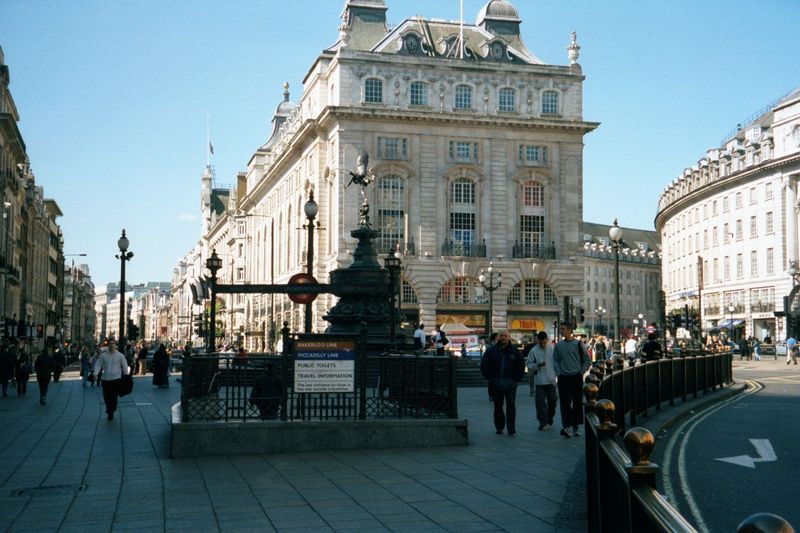 Here's the Piccadilly Circus face of that same store. It is shown here as a Tower Records, but that's ancient history. So was the building's