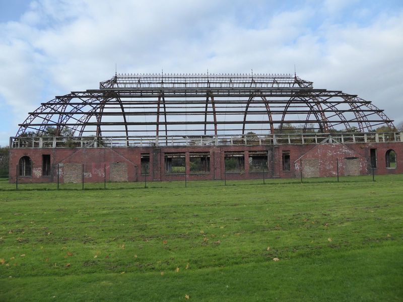 Maybe the Glasgow weather helps explain the popularity of these huge greenhouses. This one, about two miles to the east, is the Springburn W