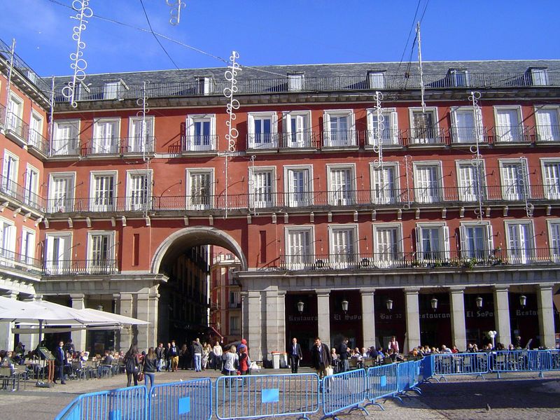 A flanking side of the plaza, with one of the eight arched entrances added by Villanueva by 1830. The tidy square is much more regular than 