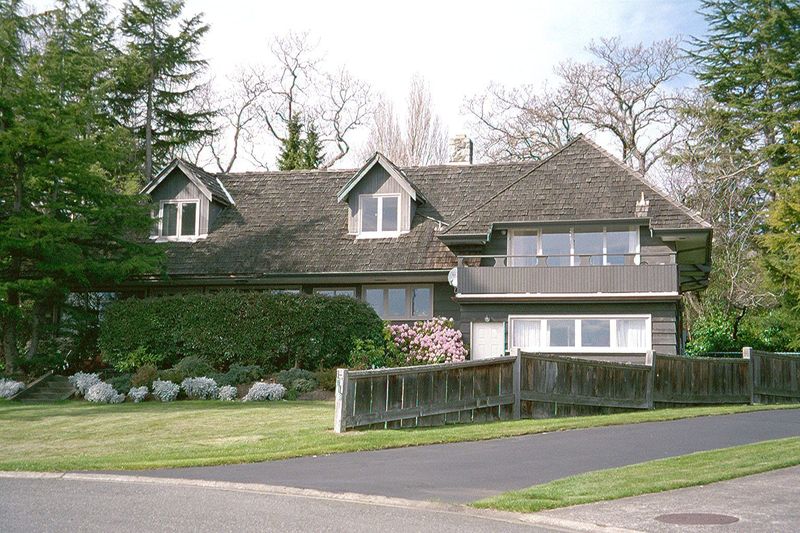 Land values are so high in Victoria that the will to subdivide often proves irresistible. This house originally sat on 2.5 acres not more th