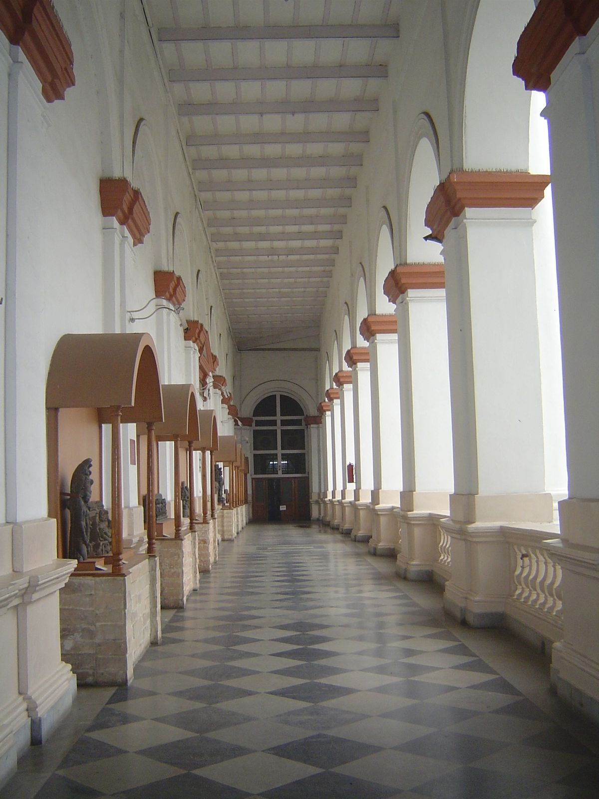 From the maidan we've stepped into one of the courtyard arcades at the Indian Museum.