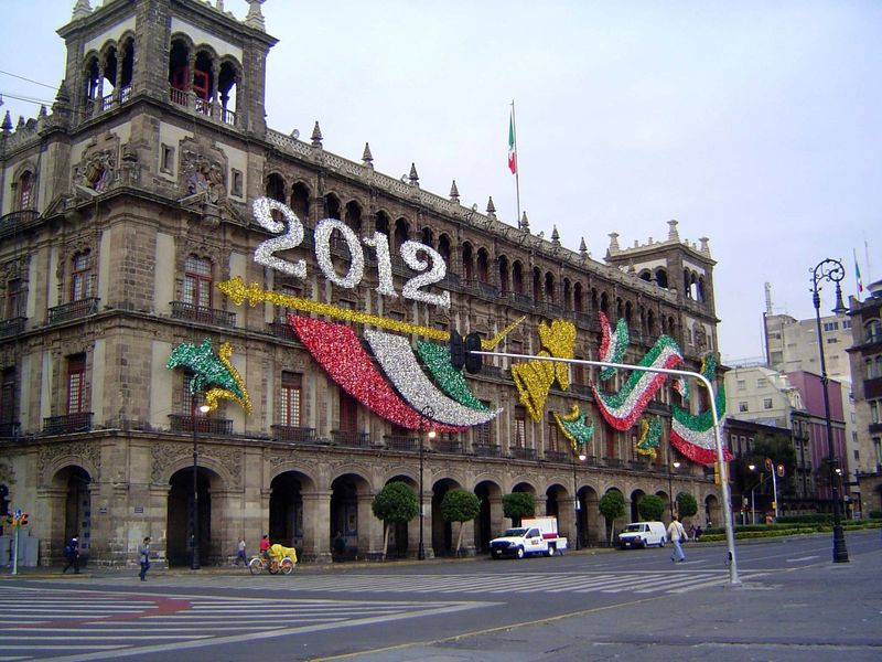 Half the south side of the square is occupied by the Old Town Hall. The original building burned in riots that also destroyed the viceroy's