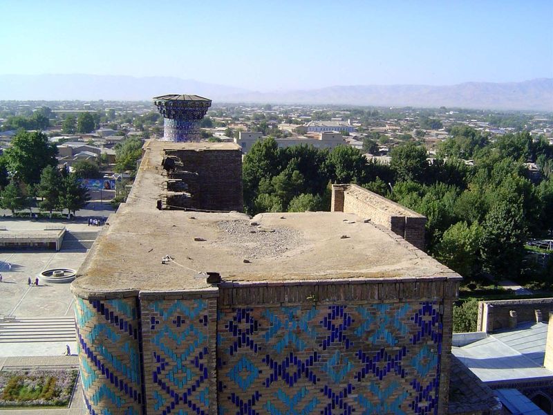 The top of the pishtaq, with its banai tilework.