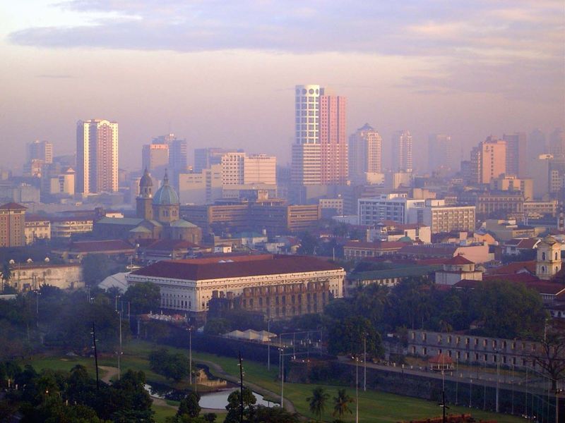 From a distance, Binondo—Chinatown—still looks impressive. The Escolta—once commonly called the Fifth Avenue of Manila—is over there. The vi