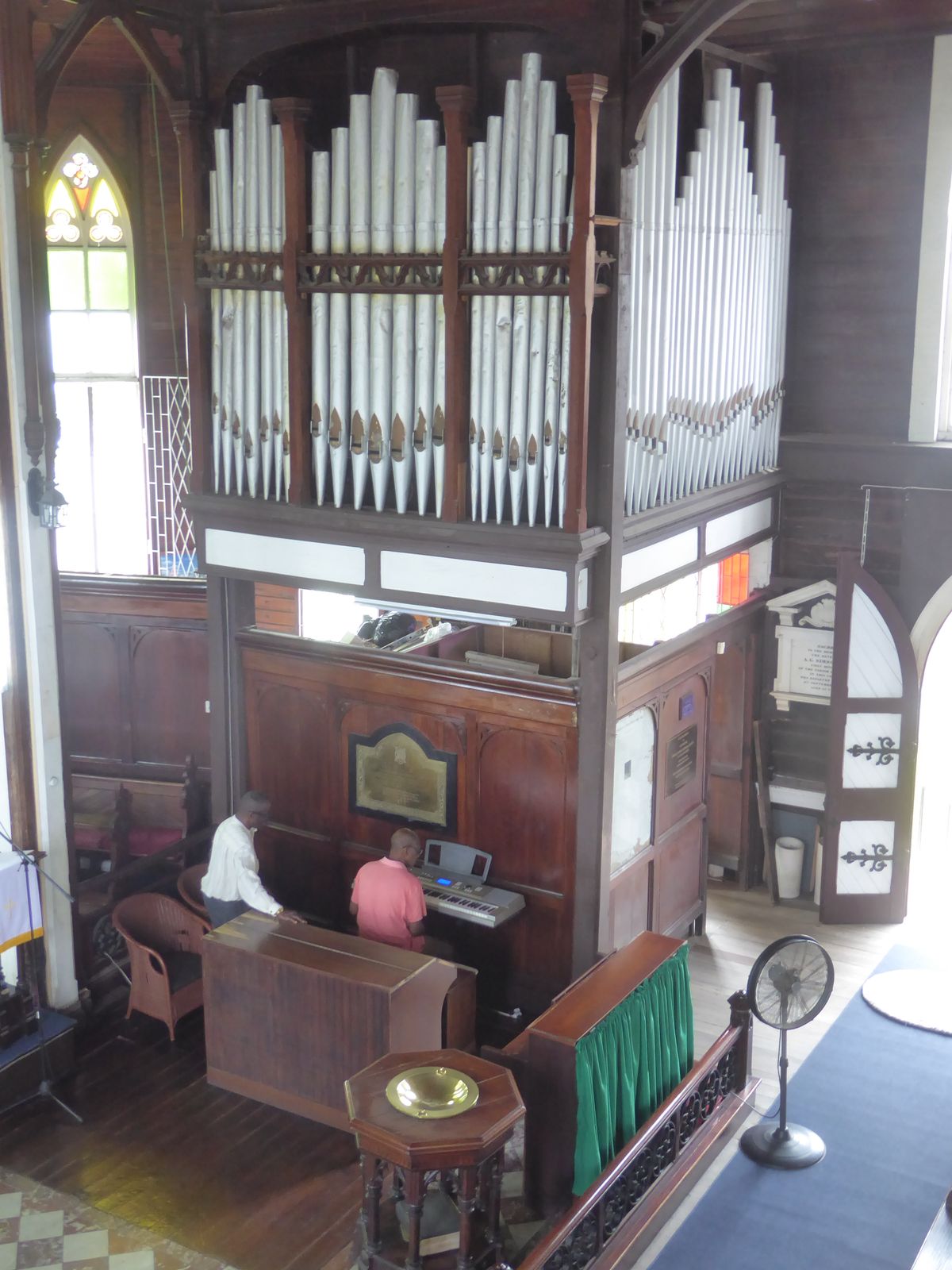 The pipe organ wasn't operable, but the electronic instrument was good enough to fool me.