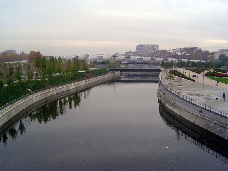 The view downstream includes the augurish El Puente Arganzuela, designed by Dominique Perrault and opened in 2011. A lot of money has obviou