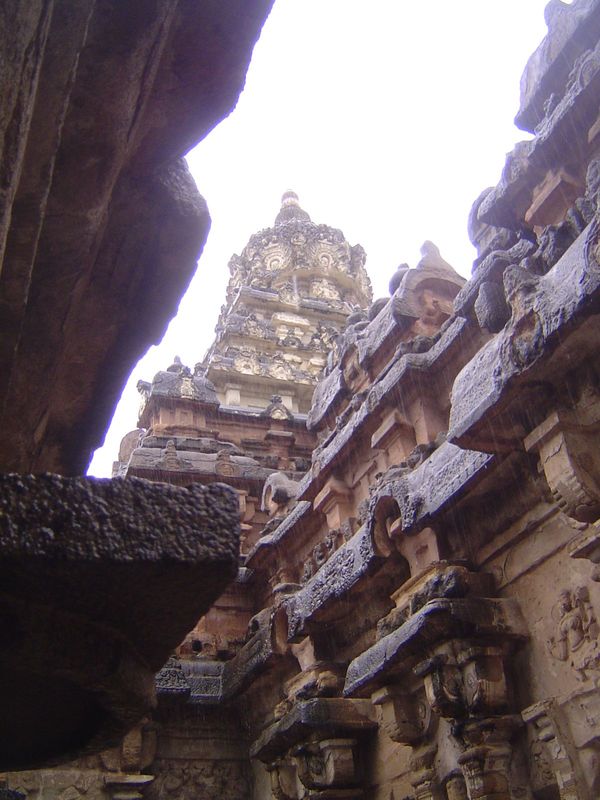 It's hard to get a picture of the vimana from within the prakara, but here's a brave attempt. The unusual feature of this temple is that the