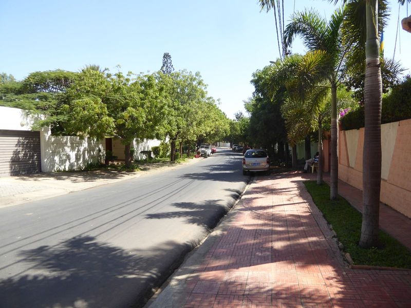 We're walking inland past Senghor's house on Rue Leo Frobenius, named for a German anthropologist admired by Senghor. This is the city's dip