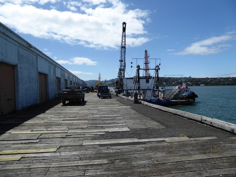 The port is somnolent. OK, all right, you win: it's kaput.
