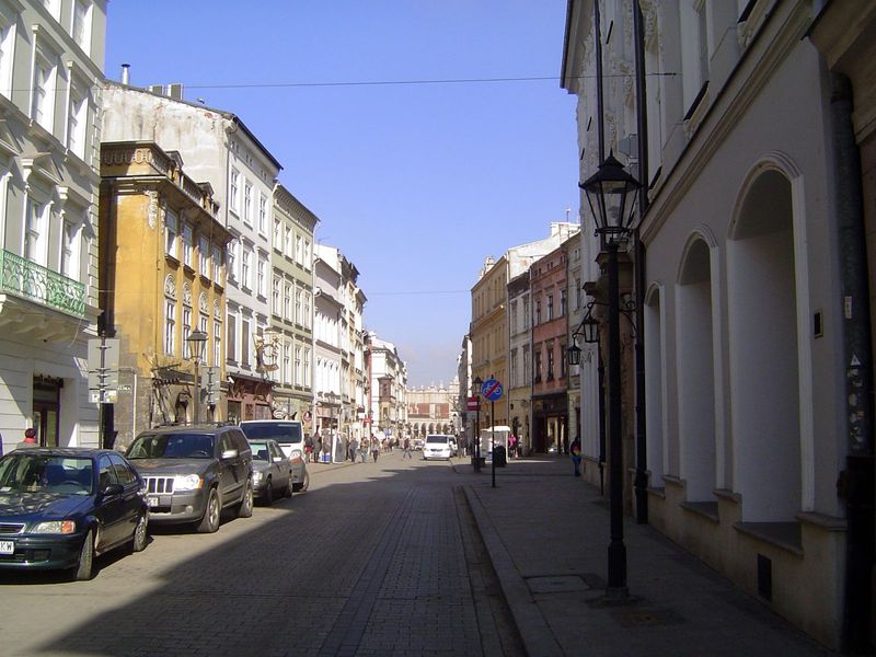 Enough with churches, please. We're continuing a peregrination north from Wawel to the Rynek Glowny or Market Square. The street is Grodzka,