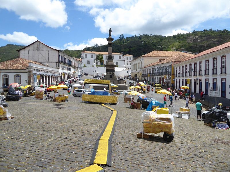 So here's the Praça Tiradentes, the plaza of the "tooth puller." He was Joaquim José da Silva Xavier, hung as a traitor in 1792 for his role