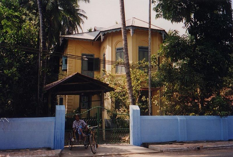 The blue wall would likely have scandalized the original occupant, accustomed to PWD ocher.