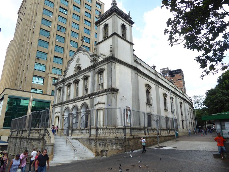 A couple of blocks away there's another church. The site has been occupied by the Carmelites since 1592, but you know the drill: the present