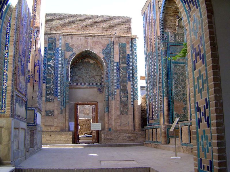 We've come up to the very end of the alley. The mosque of Qutham imb Abbas c. 1460 is on the right. Straight ahead is the mausoleum of Khwaj
