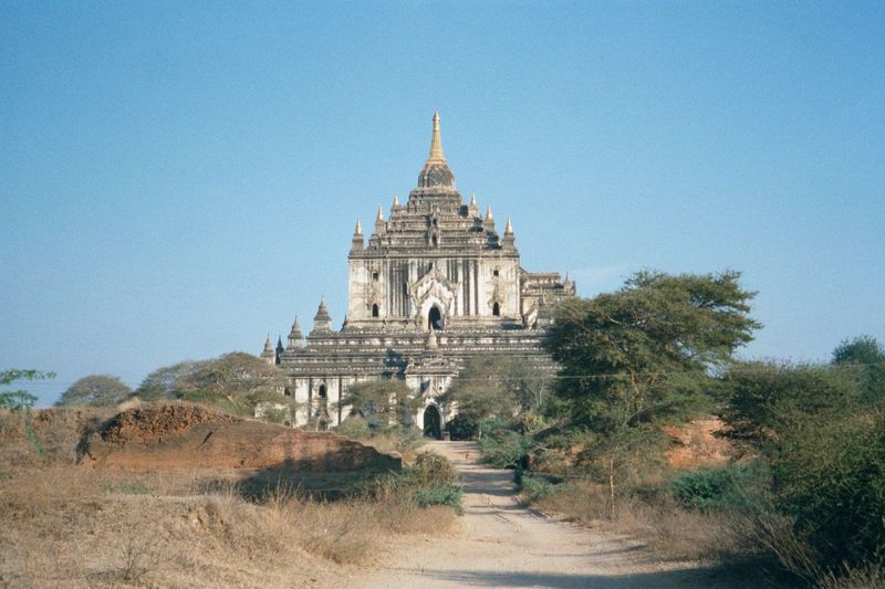 That-byin-nyu the "Omniscient," referring to the Buddha was also built by Sithu I but follows Shwe-gu-gyi by 20 years. It not only emphasize