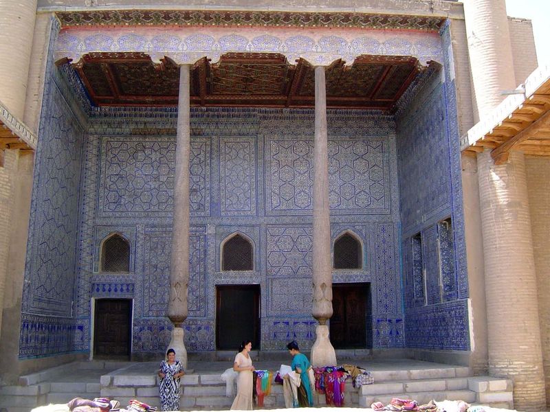 The kurnysh-khana or throne room, built between 1804 and 1806 for official receptions.