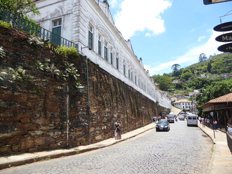 Big jump, please: we've moved ten miles west. This is the road from Mariana as it arrives in Ouro Preto. The building on the left sits atop 