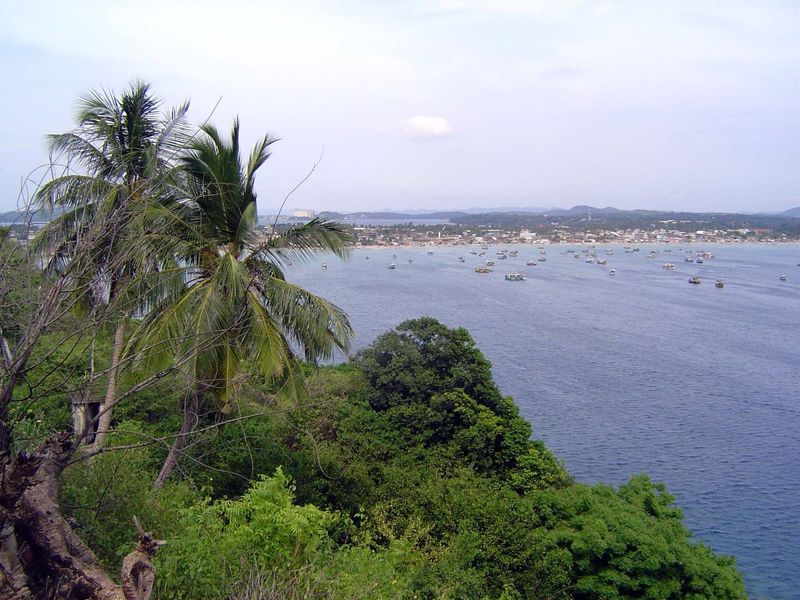 Looking back to the town, whose position on the linking spit is shown well here, along with the two anchoring grounds on either side of the 