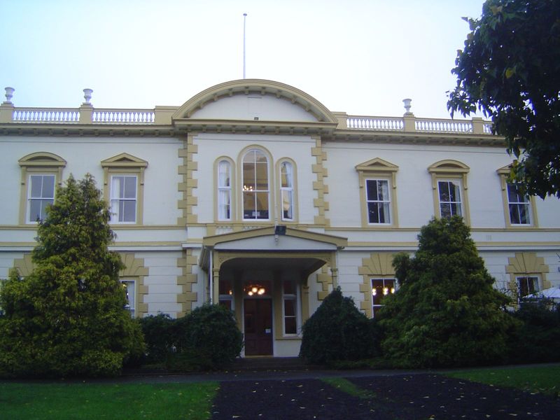 It beeth no less than Government House, 1856. Despite the elegant quoining, it's fake: wood, not stone. It wasn't used much after the govern