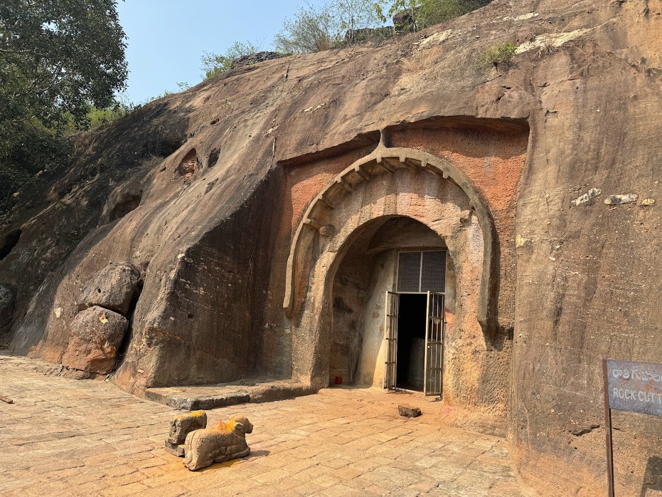 Here's the most interesting cave, the Dharmalinga Cave, which found a second life as a Hindu temple, as its name suggests.