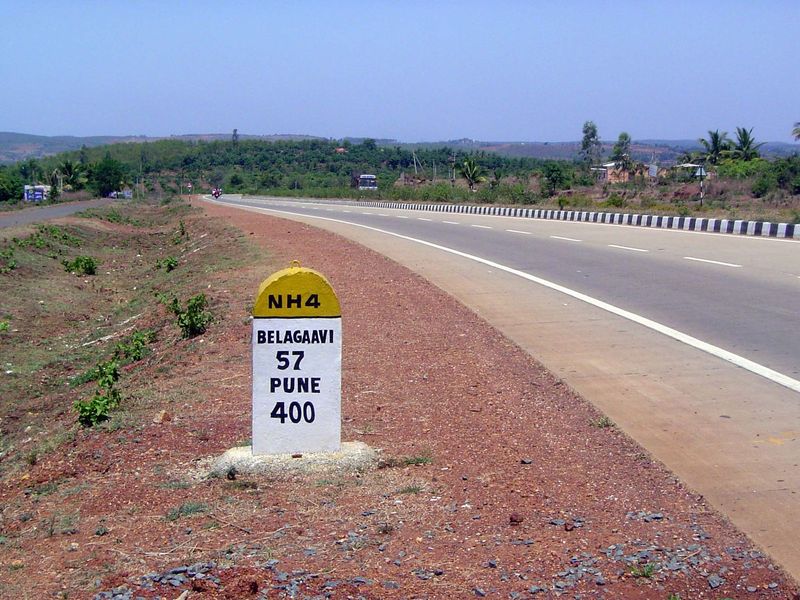 We've made it to NH4, which runs from Bombay to Madras, or Mumbai to Chennai if you prefer. It's not all four-laned, but it's coming along. 