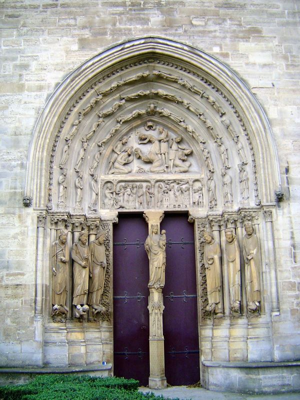 Gothic sculpture is said to have made its first appearance here. The jamb figures on the west front were destroyed during the revolution, bu