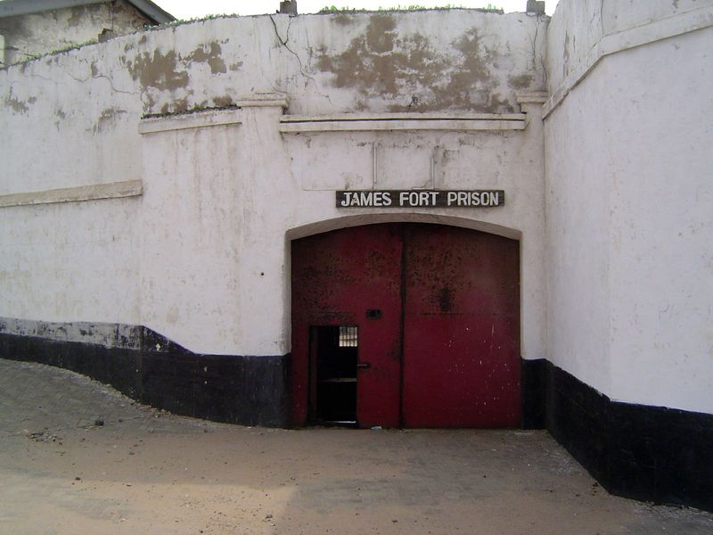 Here's the entrance to the fort, now abandoned.