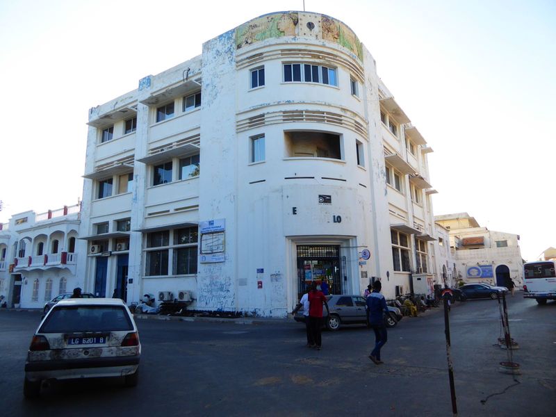 Here's the first building seen by anyone coming off the Faidherbe Bridge—and also one of the last built before Independence. It's the post o