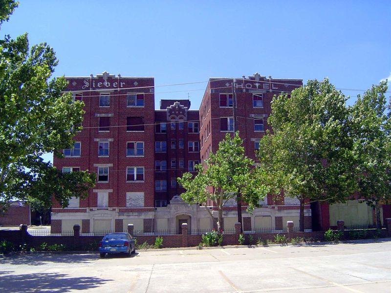 Closed while waiting for an investor: the 1928 Sieber Hotel at 1311 N. Hudson.
