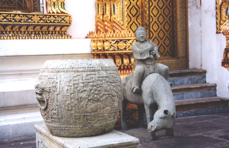 Although Bangkok recreates Ayutthaya in a new location, Chinese influence was also strong. King Taksin, Rama I's predecessor and the man res