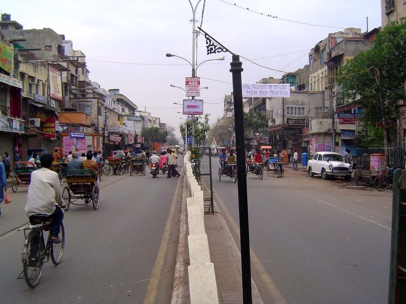 For the moment we've come to Chandni Chowk, or "silver street." This is the main street of the Old City, which it bisects with an east-west 