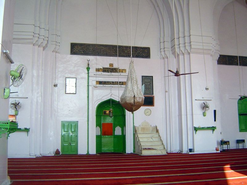 The west wall contains the mihrab, or prayer niche. The color scheme? Well, you just have to live with it.