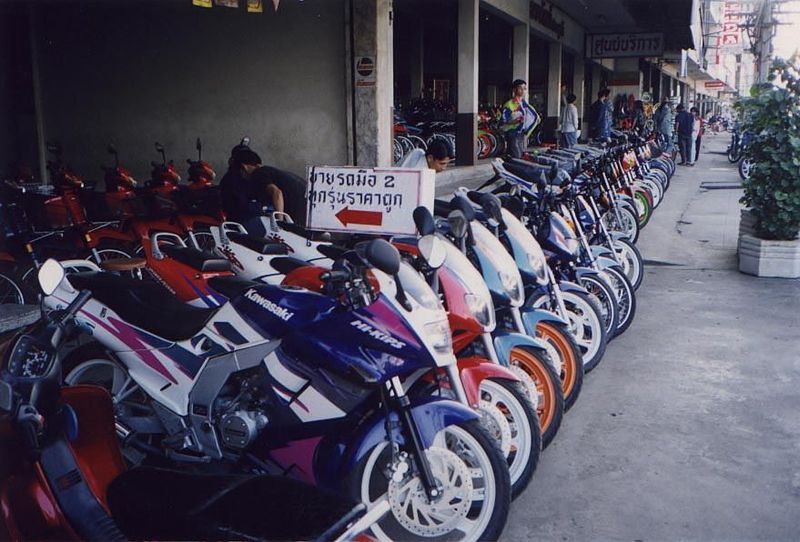 Modern cities need lots of mobility—and here that means motorscooters. Chiang Rai is motor-scooter heaven, partly because public transportat