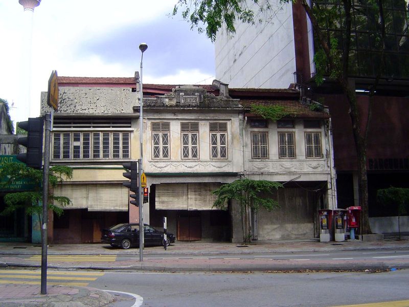 The shophouse originated in Singapore during the 1840s. The standard form included a five-foot covered walkway or kaki lima with living quar