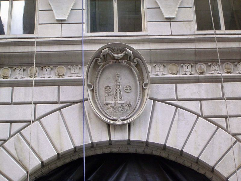 Another corporate giant: the headquarters from 1922 of Standard Oil of California, one of the major fragments of the Rockefeller empire. Mas