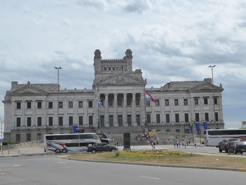 Speaking of allegorical figures, we've come about a mile and a half north of Plaza Independencia for a peek at the top of the Legislative Pa
