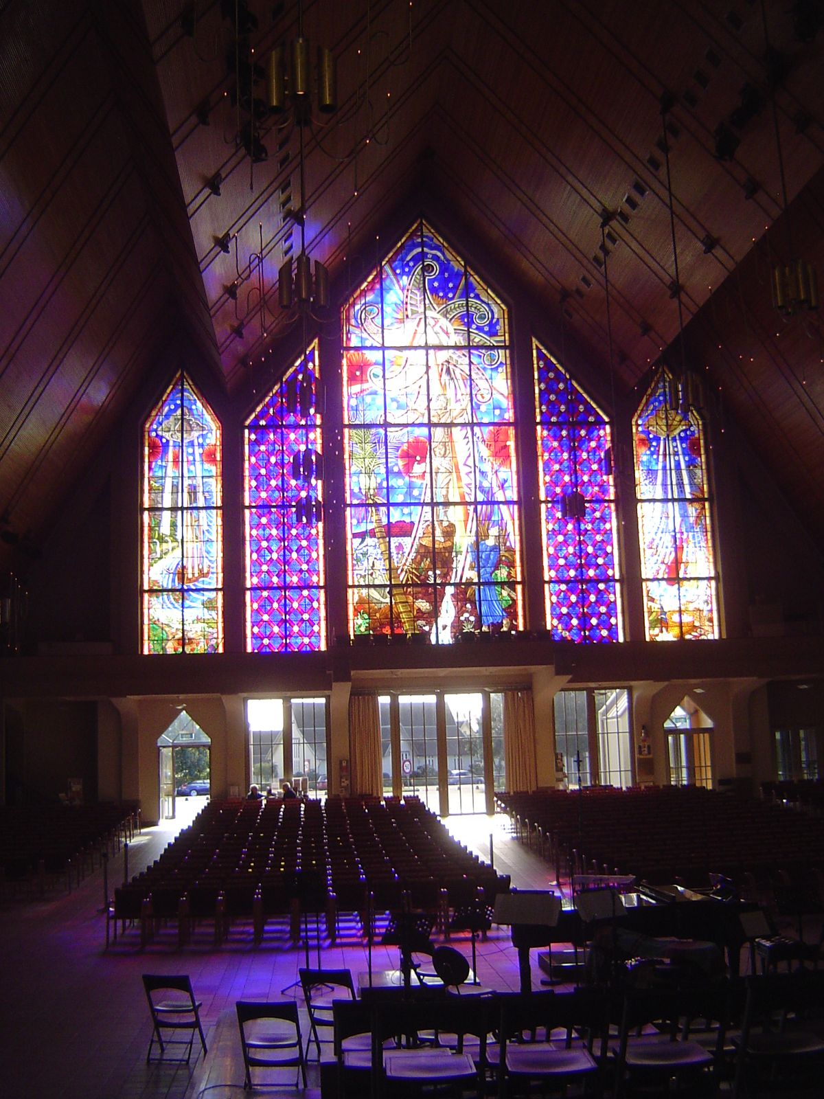While the chancel is some kind of Gothic, the nave is not. It's square and without internal supports, which makes it handy for the community