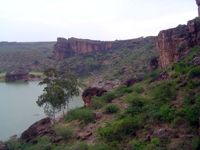 Here's a pretty fair sense of that south ridge. It forms a natural fort called the Rana Mandal and presumably is what attracted the Chalukya