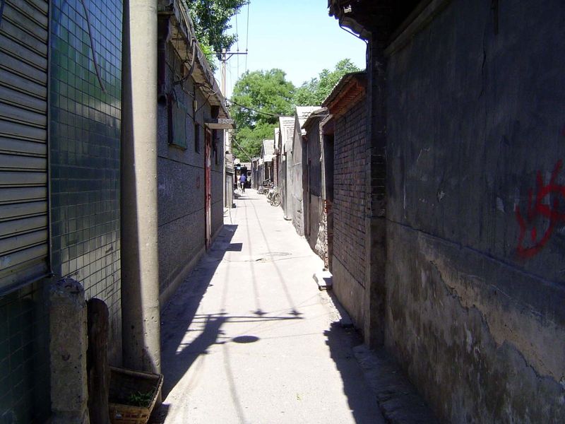 What's easy to miss, even if you wander around the city at length, is that the great majority of the old city's alleys run east-west at inte