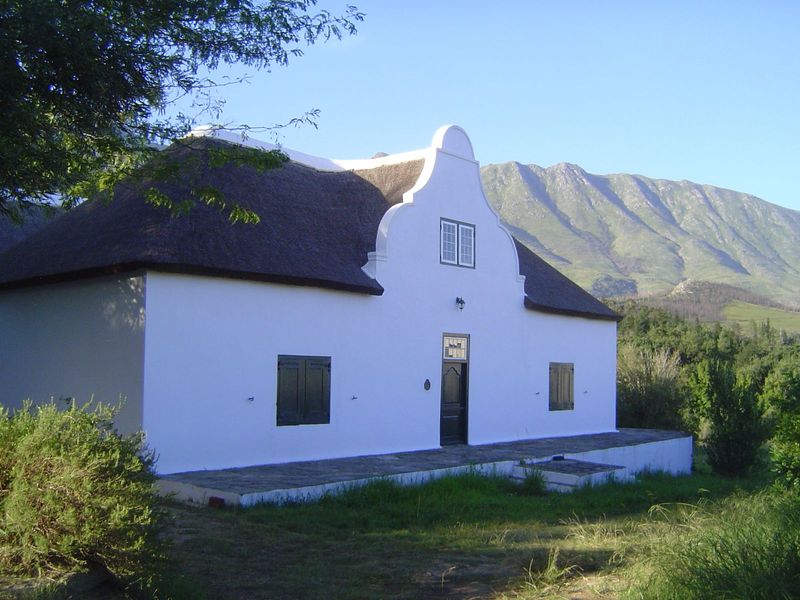 Off Voortrek Street, this is New Morgenzon "New Morning Light". It was built in 1751 as the residence of the secretary of the landdrost, a t