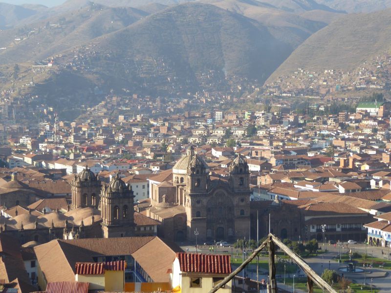 Here's a better view. The cathedral, on the left, was built on the handy footing of an Inca hall big enough to serve as a barracks for the c