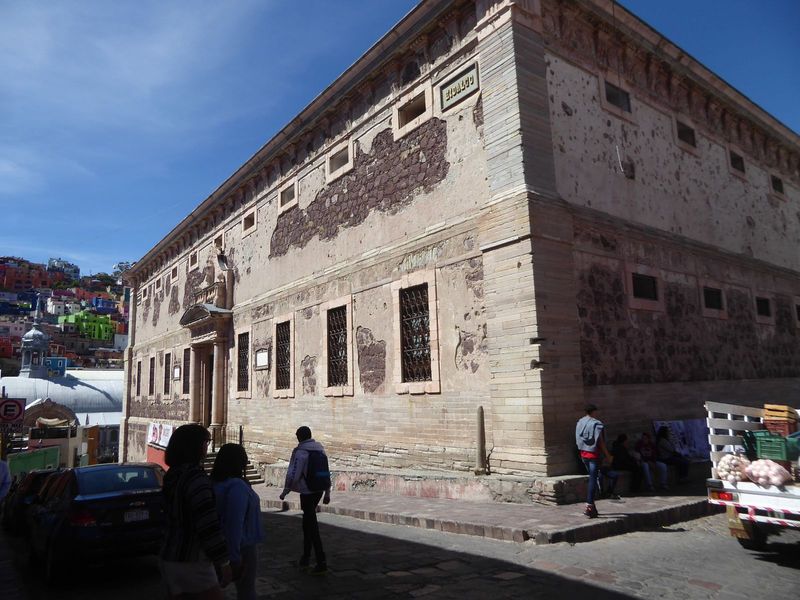 And here, plain as day, is the name "Hidalgo," for Miguel Hidalgo y Costilla, the priest who led the revolution and who wrote of the gachapi