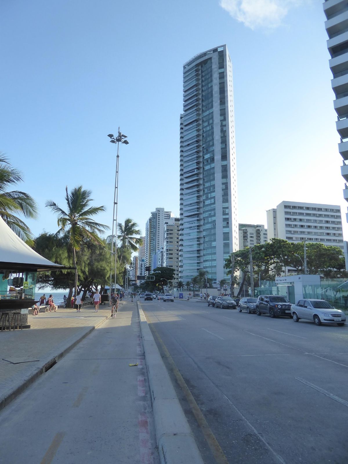 The Edificio Aguas Claras in 2016 offered apartments of 2000 square feet for about $450,000.