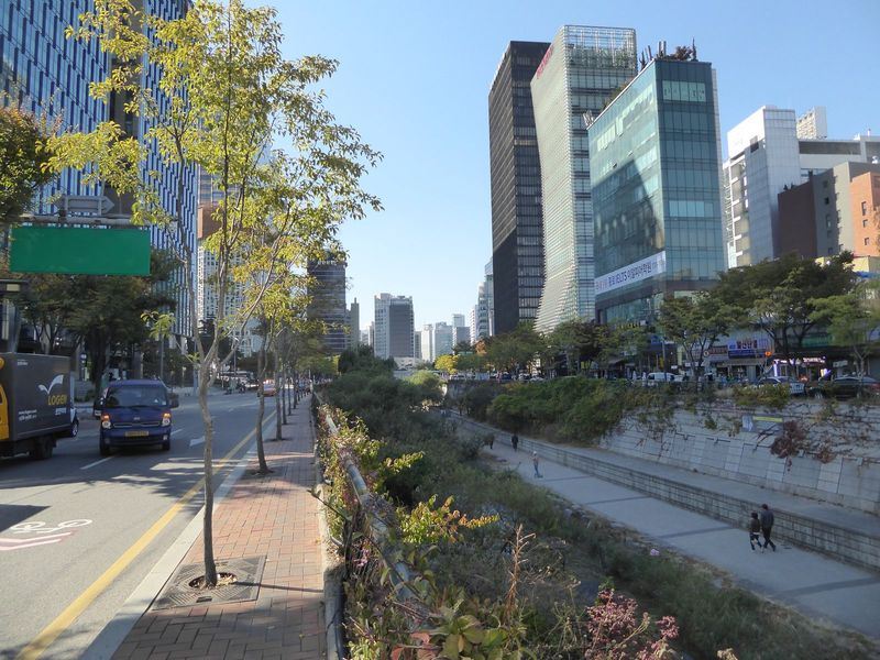 Here's the Cheonggyecheon "Clean Stream". In the 1970s the city under Mayor Kim Hyun Ock—his nickname was "Bulldozer"—covered the river with